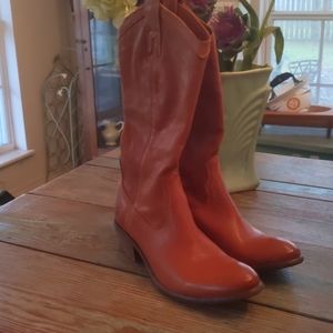 Frye Women Heeled Boot Rusty color, 8M